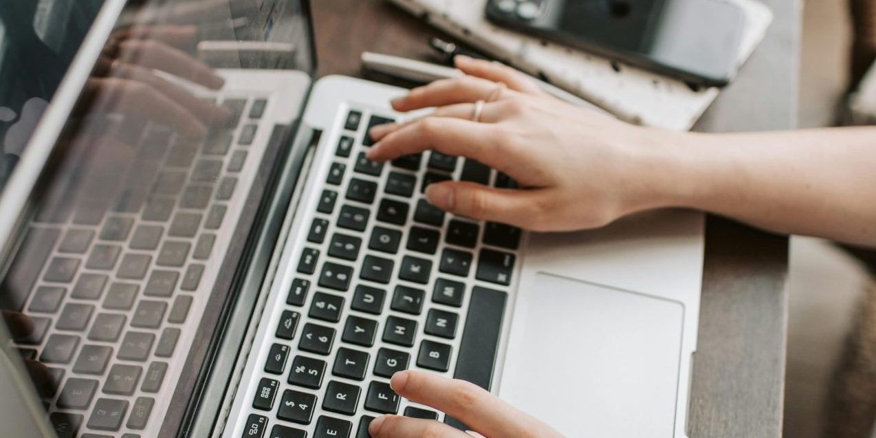 pexels-vlada-karpovich-4050312