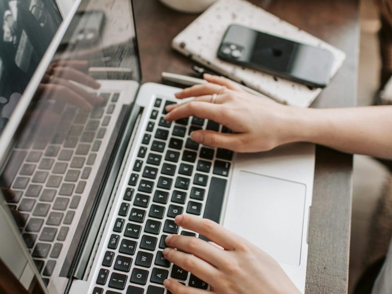 pexels-vlada-karpovich-4050312